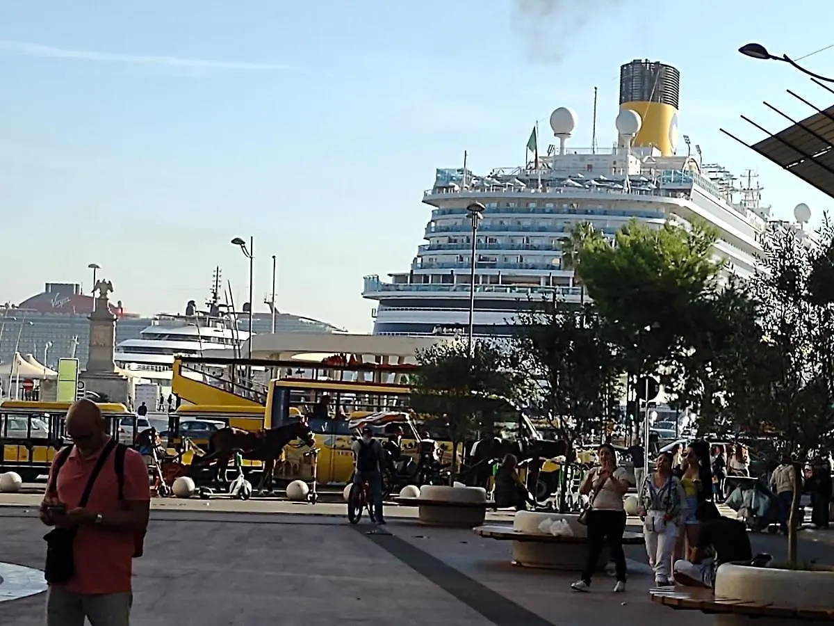 Central Apartment A Due Passi Dal Porto location